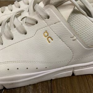 ON Men's White “The Roger” Athlete Shoes